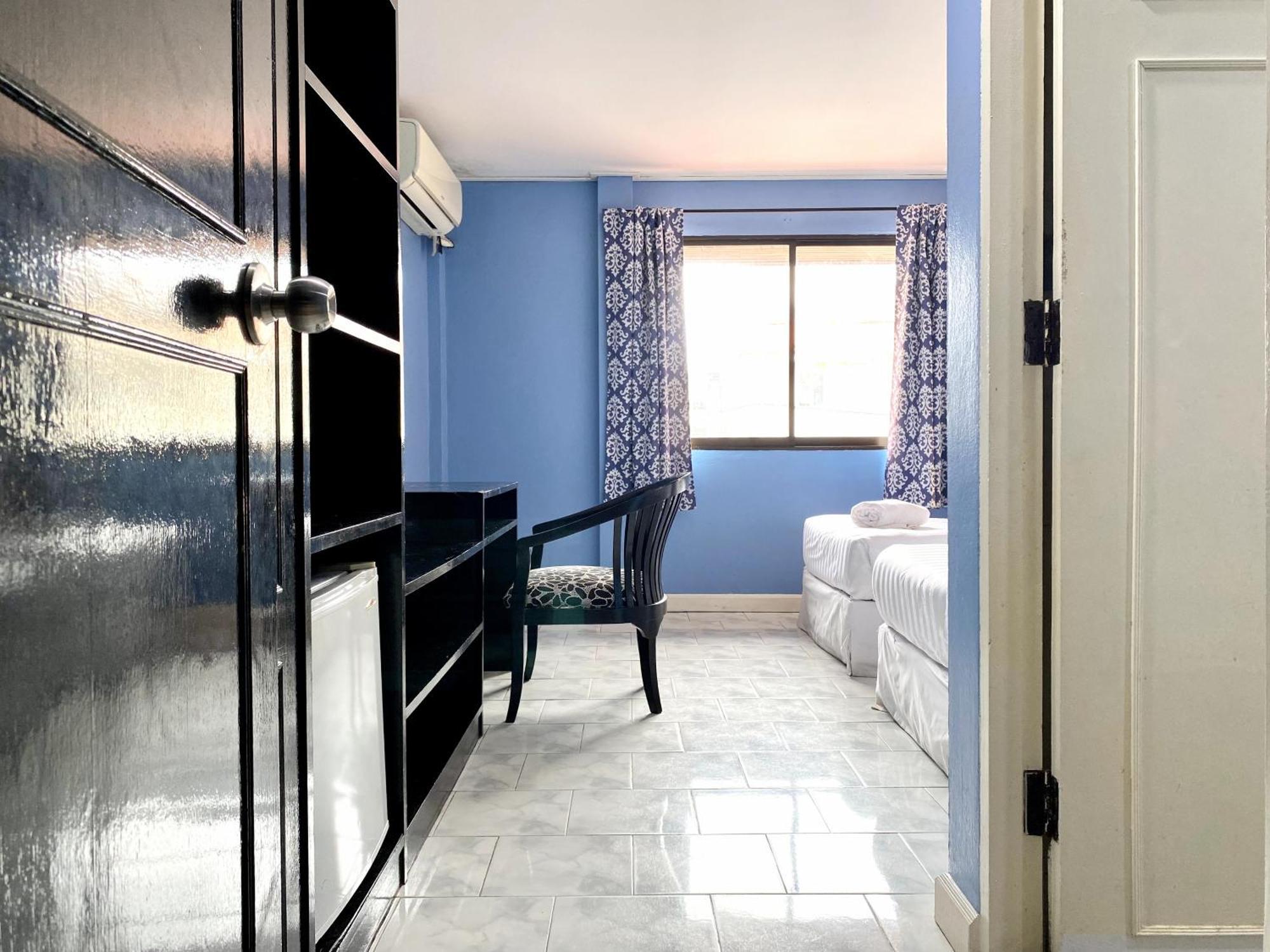 Beachwalk Minotel Patong Екстериор снимка