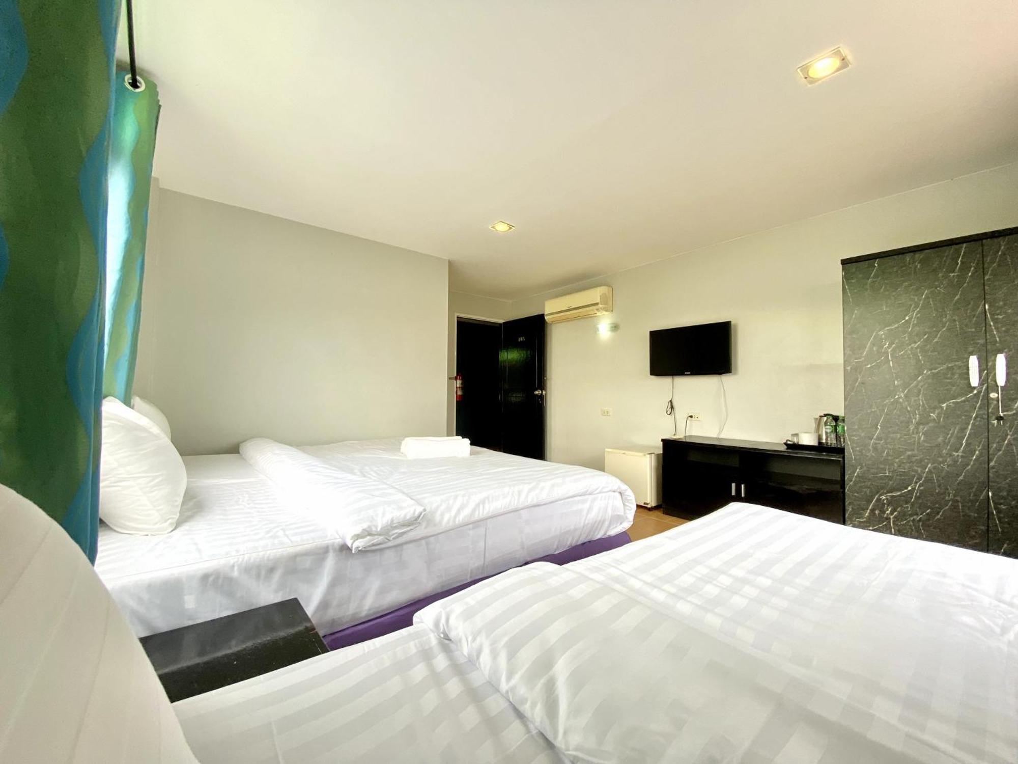 Beachwalk Minotel Patong Екстериор снимка
