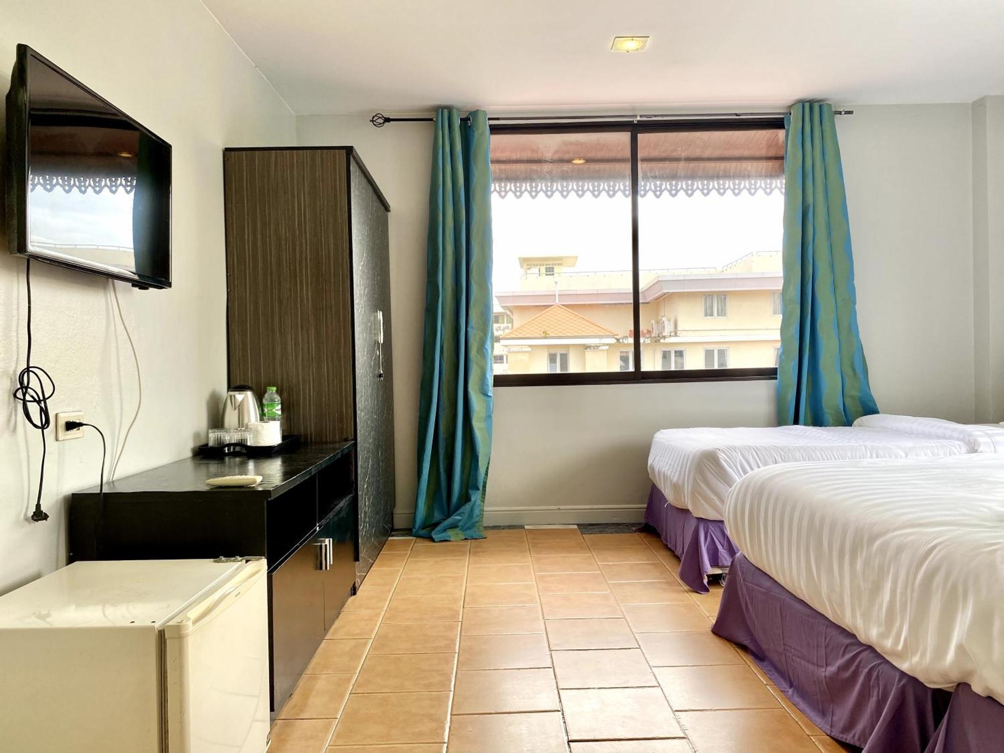 Beachwalk Minotel Patong Екстериор снимка