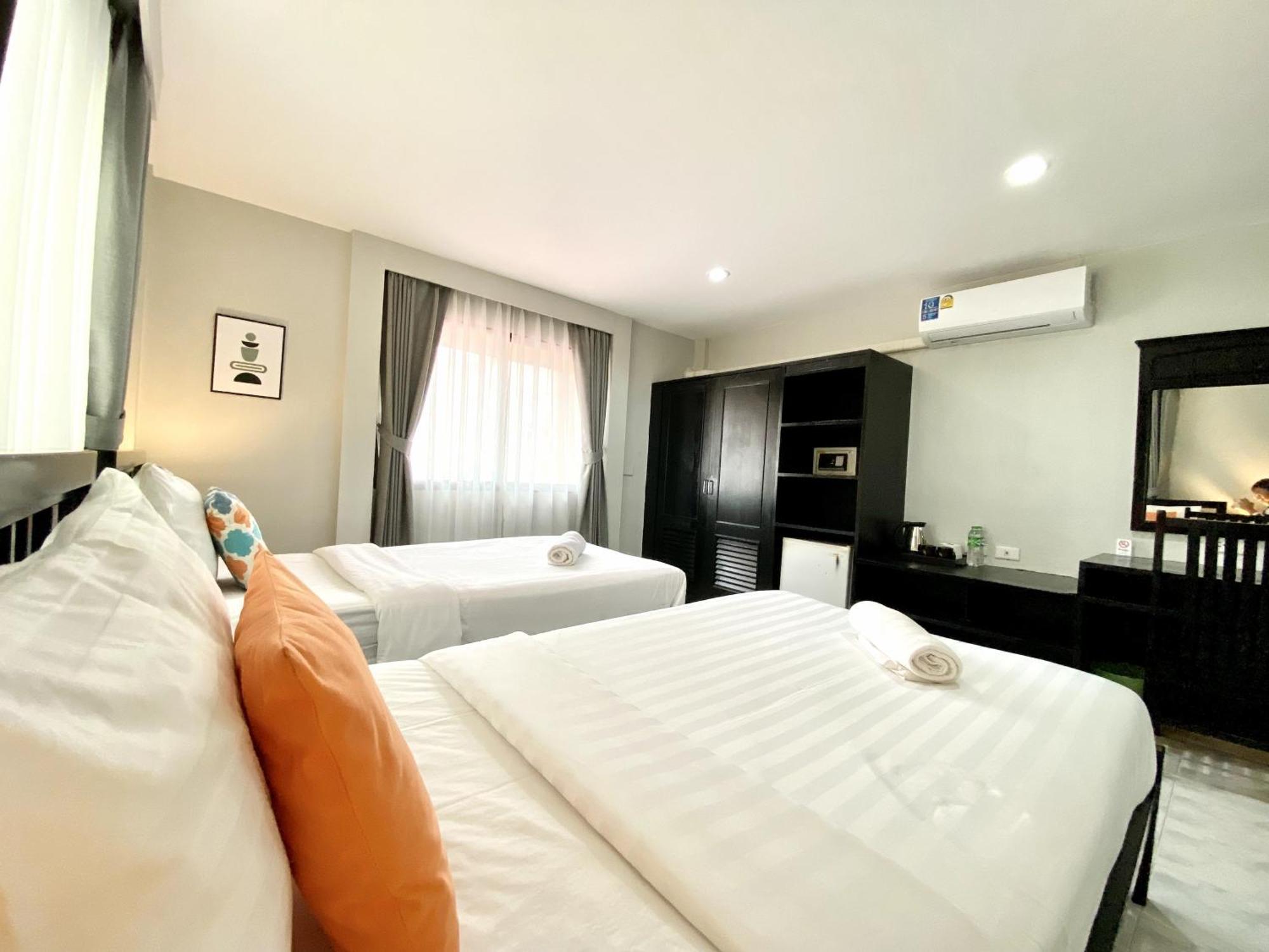 Beachwalk Minotel Patong Екстериор снимка