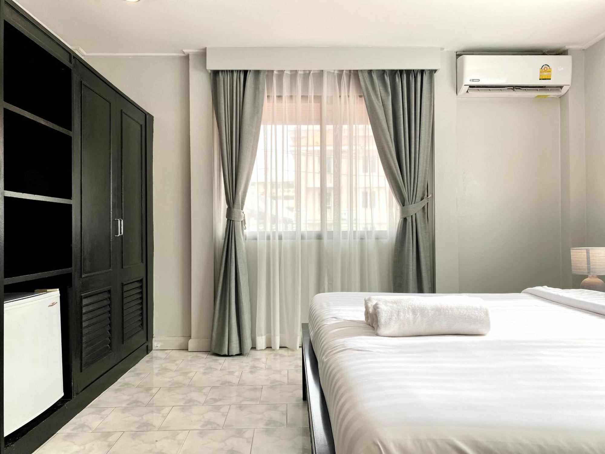 Beachwalk Minotel Patong Екстериор снимка