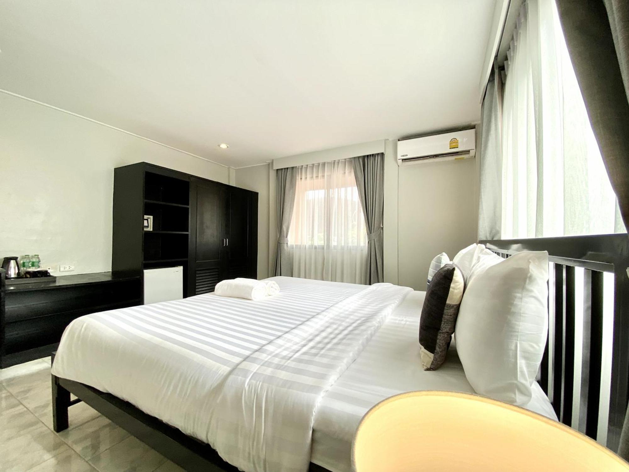 Beachwalk Minotel Patong Екстериор снимка
