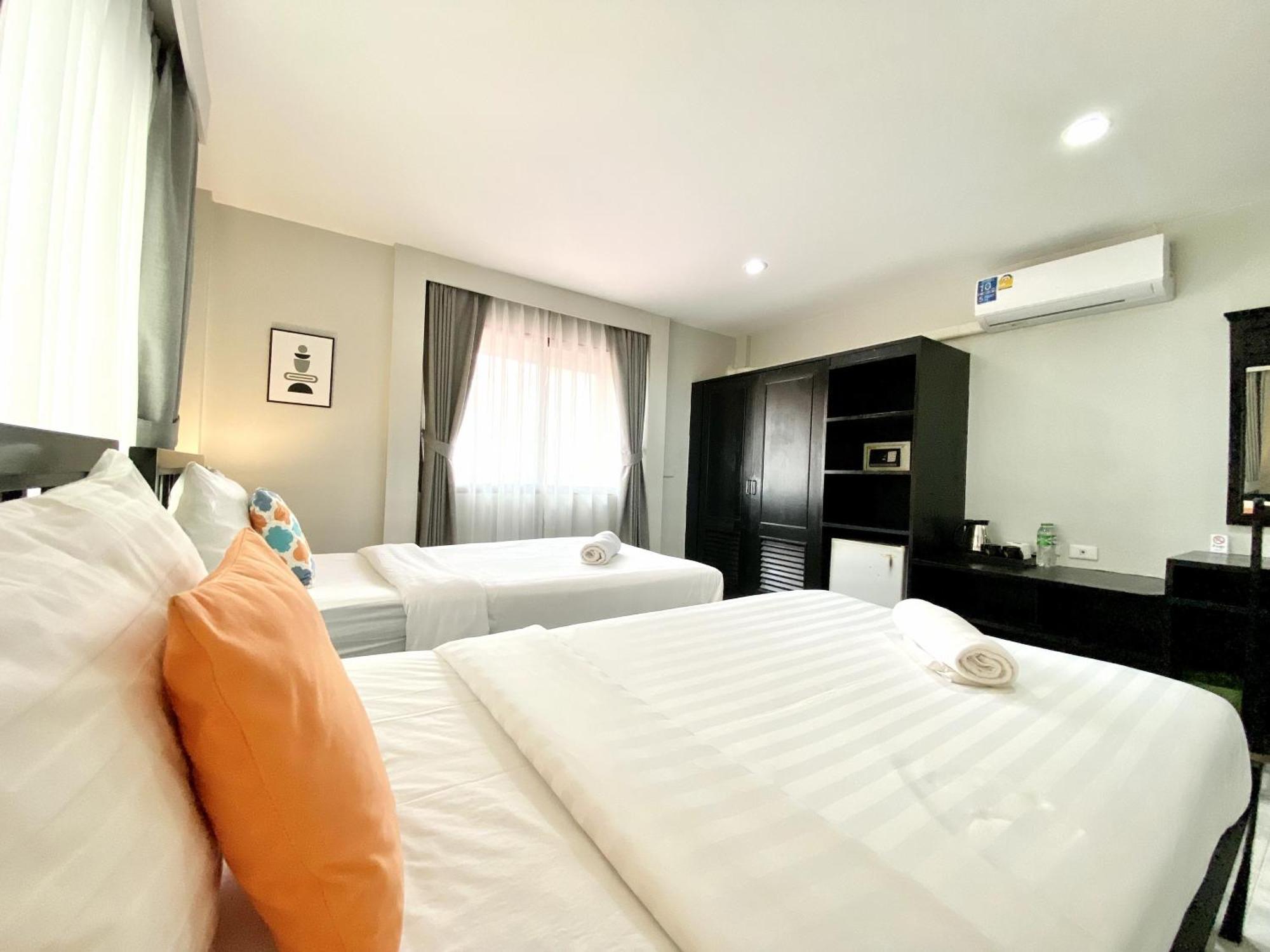 Beachwalk Minotel Patong Екстериор снимка