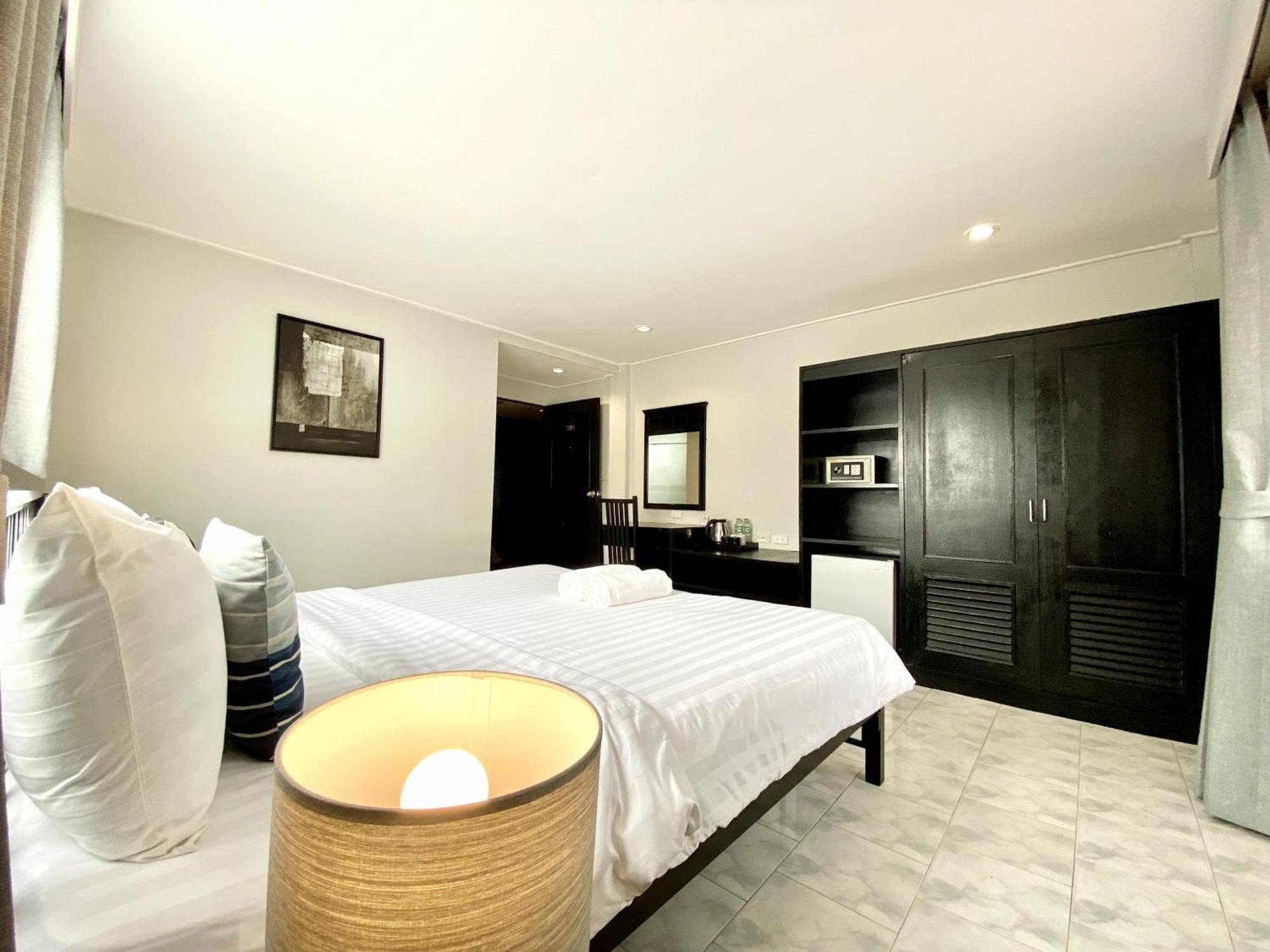 Beachwalk Minotel Patong Екстериор снимка