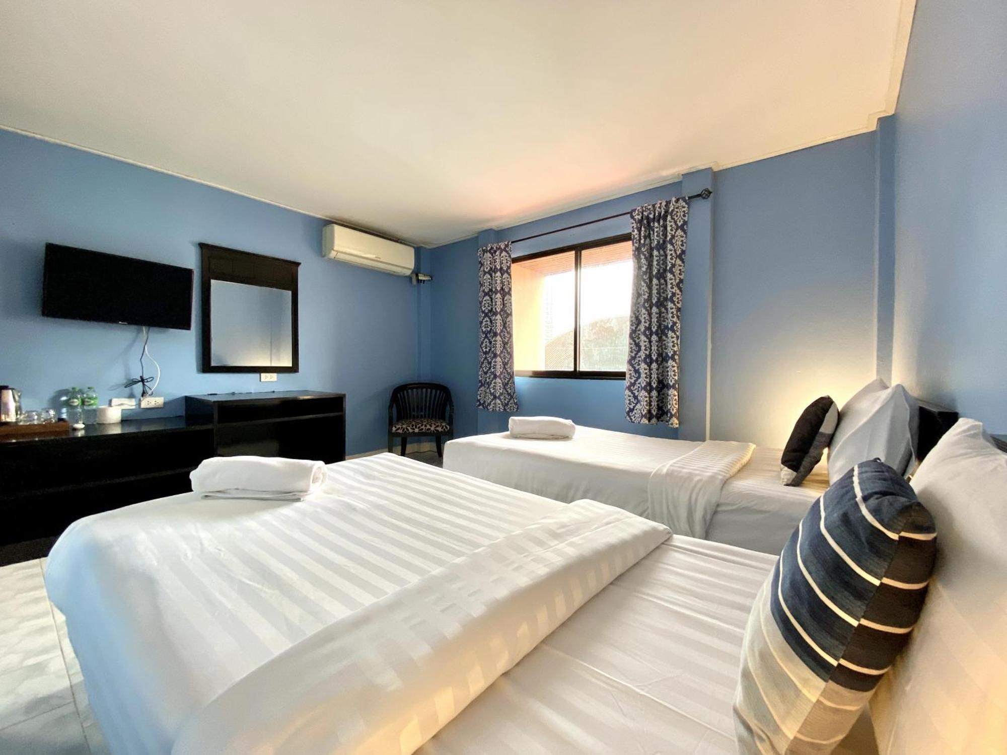 Beachwalk Minotel Patong Екстериор снимка